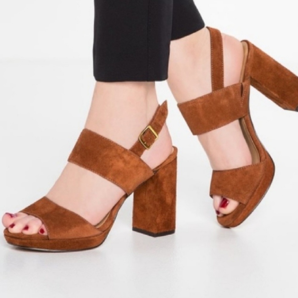 ❤💕Banana Republic Suede Sandals Size 8💕💕